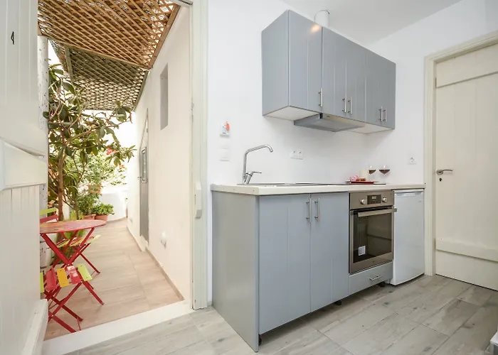 Depis Daire Naxos City